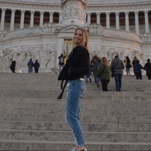 Meet your Posher, Liz